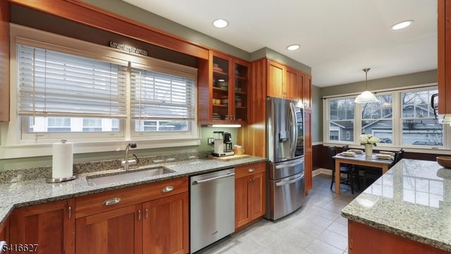 555 Shackamaxon Dr, Westfield Town, NJ 07090