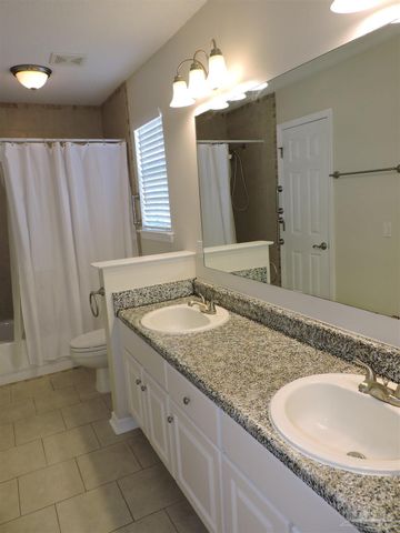 1100 Sweetbriar St, Pensacola, FL 32533