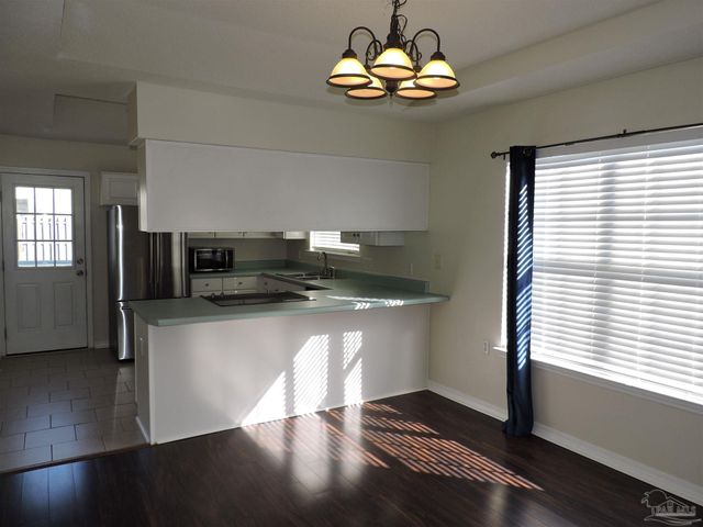 1100 Sweetbriar St, Pensacola, FL 32533