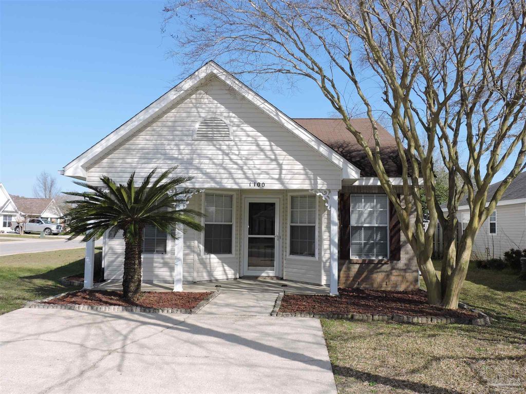 1100 Sweetbriar St, Pensacola, FL 32533