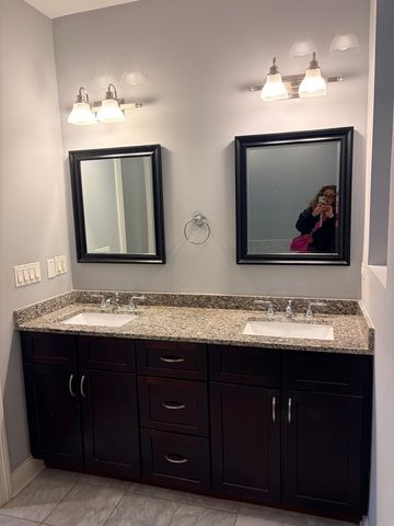 218 N Halsted Street 3, Chicago, IL 60661