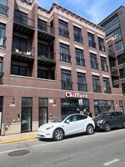 218 N Halsted Street 3, Chicago, IL 60661