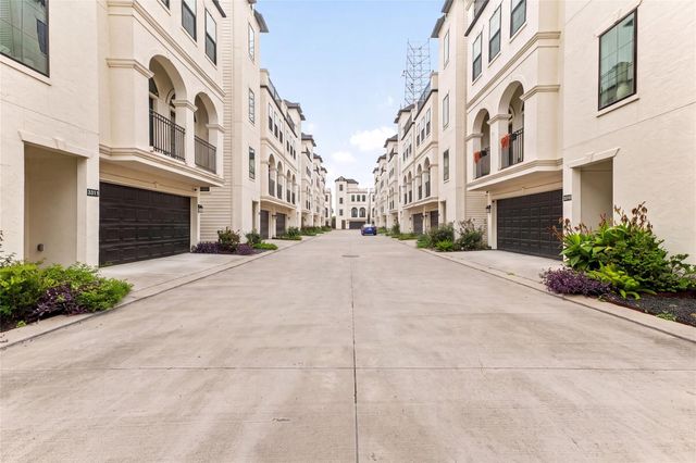 3334 Beverly Forest Drive, Houston, TX 77057