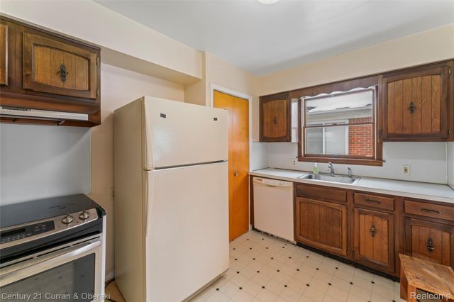 8243 Virgil Street, Dearborn Heights, MI 48127