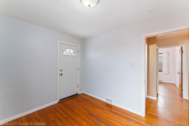 8243 Virgil Street, Dearborn Heights, MI 48127