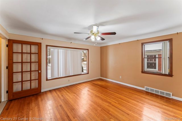 8243 Virgil Street, Dearborn Heights, MI 48127