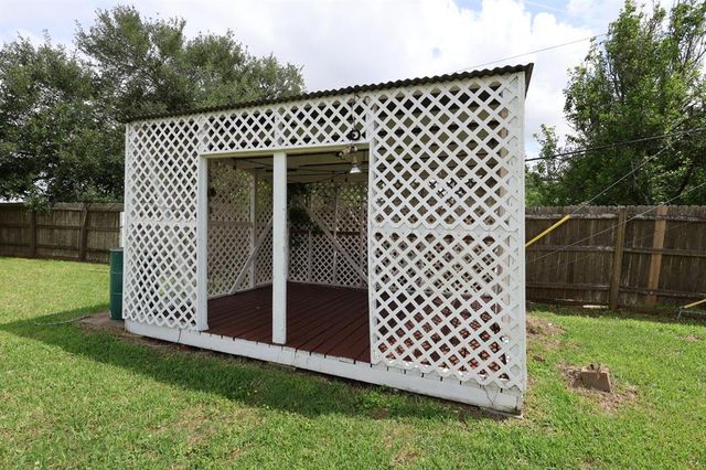 1217 E Brown Lane, Deer Park, TX 77536