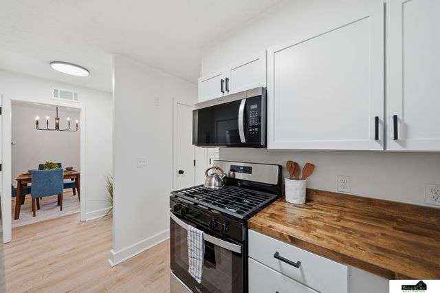 3330 Gott Circle, Lincoln, NE 68524