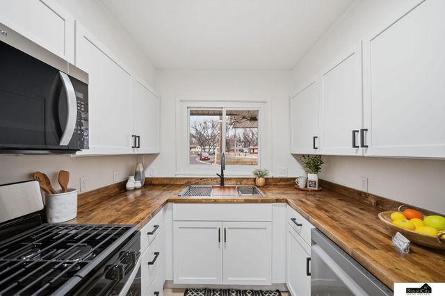 3330 Gott Circle, Lincoln, NE 68524