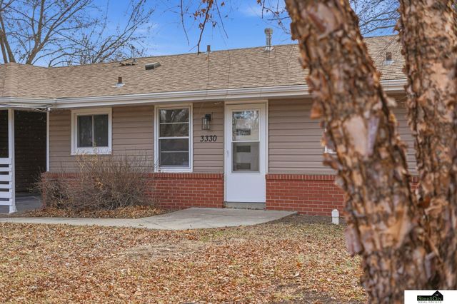 3330 Gott Circle, Lincoln, NE 68524