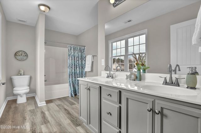 121 Walnut Hills Drive, Richlands, NC 28574