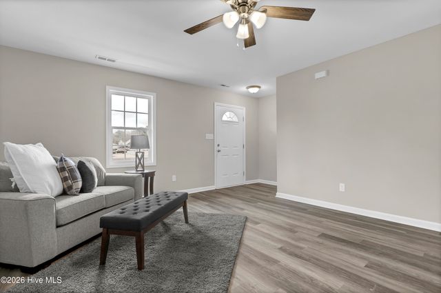 121 Walnut Hills Drive, Richlands, NC 28574