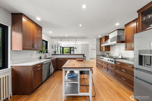 3516 NE 43rd Street, Seattle, WA 98105