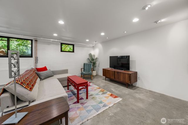 3516 NE 43rd Street, Seattle, WA 98105