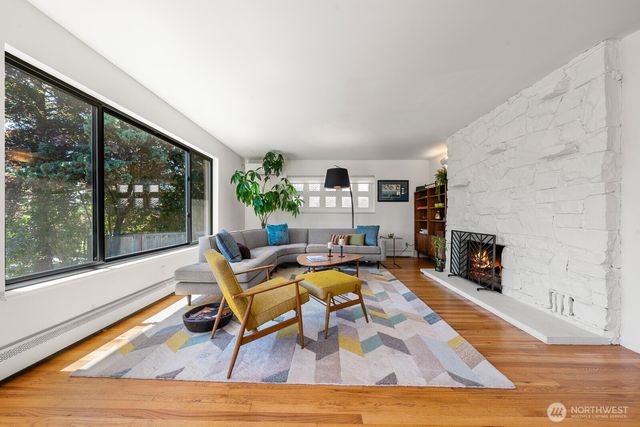 3516 NE 43rd Street, Seattle, WA 98105