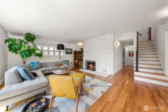 3516 NE 43rd Street, Seattle, WA 98105