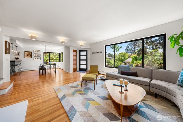 3516 NE 43rd Street, Seattle, WA 98105