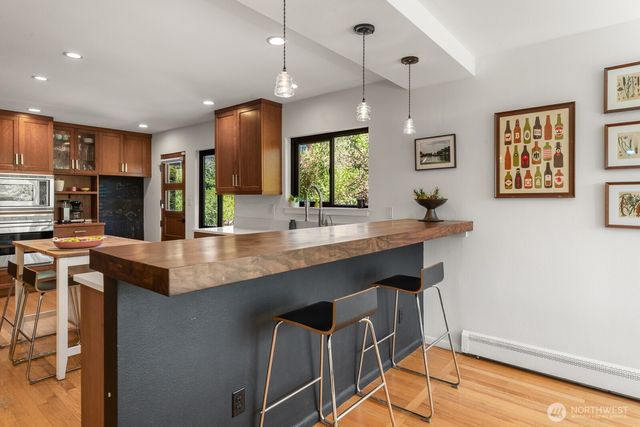 3516 NE 43rd Street, Seattle, WA 98105