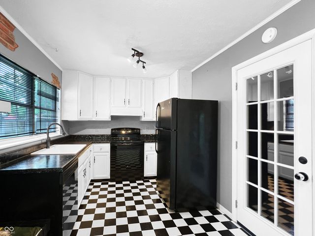5240 Vinewood Court, Columbus, IN 47203