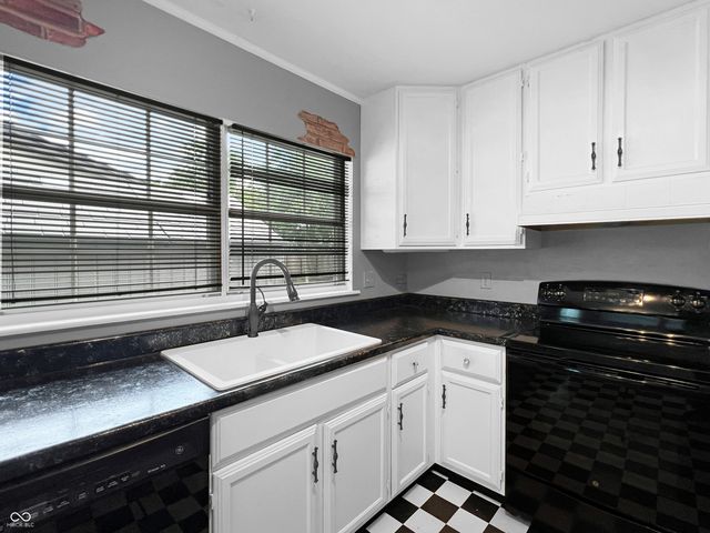 5240 Vinewood Court, Columbus, IN 47203