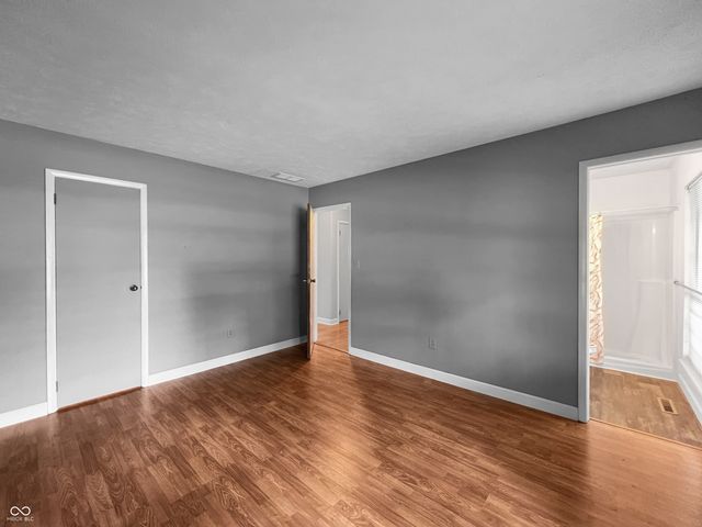 5240 Vinewood Court, Columbus, IN 47203