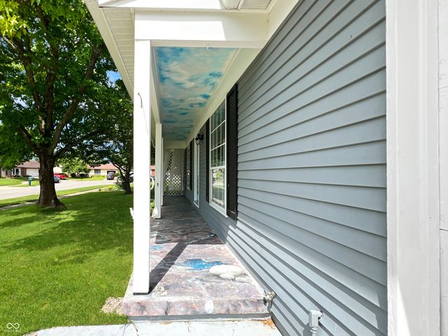 5240 Vinewood Court, Columbus, IN 47203