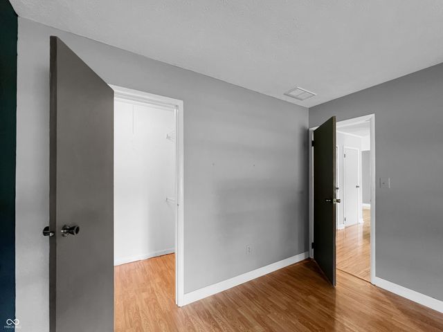 5240 Vinewood Court, Columbus, IN 47203