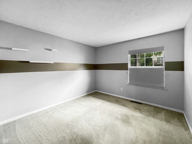 5240 Vinewood Court, Columbus, IN 47203