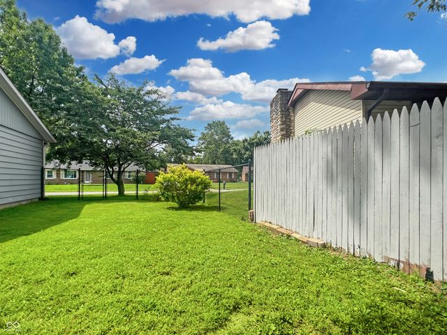 5240 Vinewood Court, Columbus, IN 47203