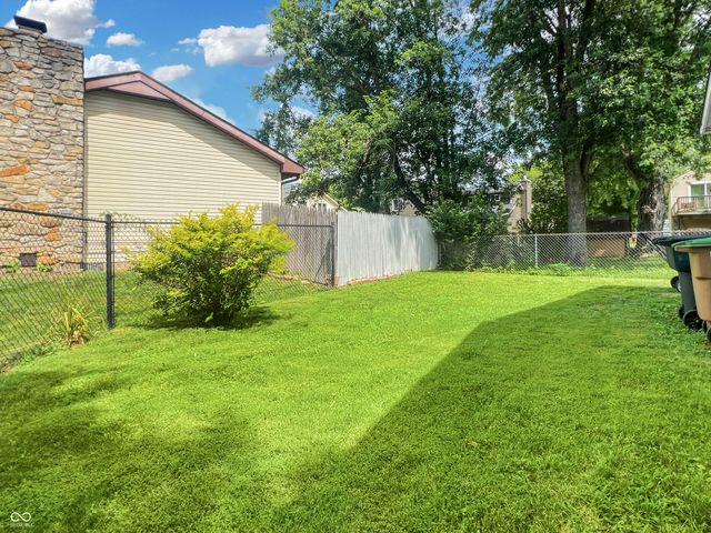 5240 Vinewood Court, Columbus, IN 47203