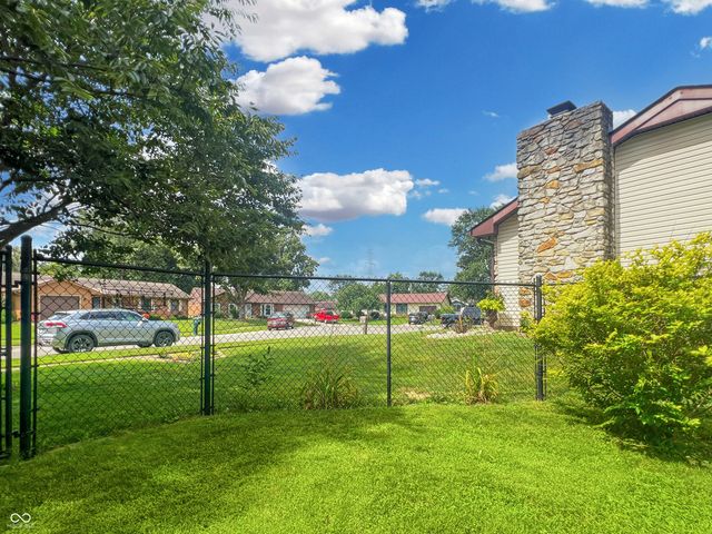 5240 Vinewood Court, Columbus, IN 47203
