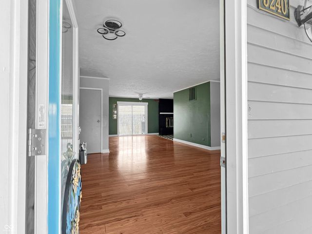 5240 Vinewood Court, Columbus, IN 47203