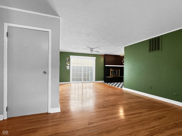 5240 Vinewood Court, Columbus, IN 47203