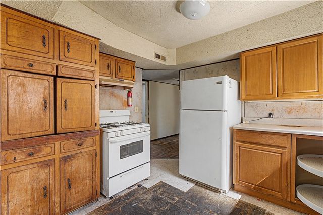 1825 McRay Avenue, Springdale, AR 72762