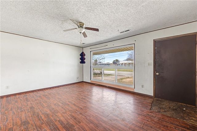 1825 McRay Avenue, Springdale, AR 72762