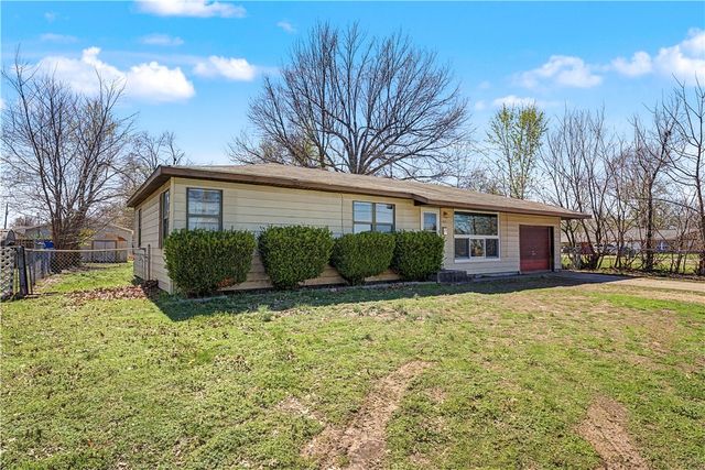 1825 McRay Avenue, Springdale, AR 72762