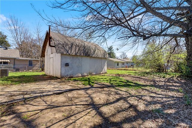 1825 McRay Avenue, Springdale, AR 72762