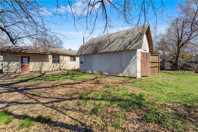 1825 McRay Avenue, Springdale, AR 72762