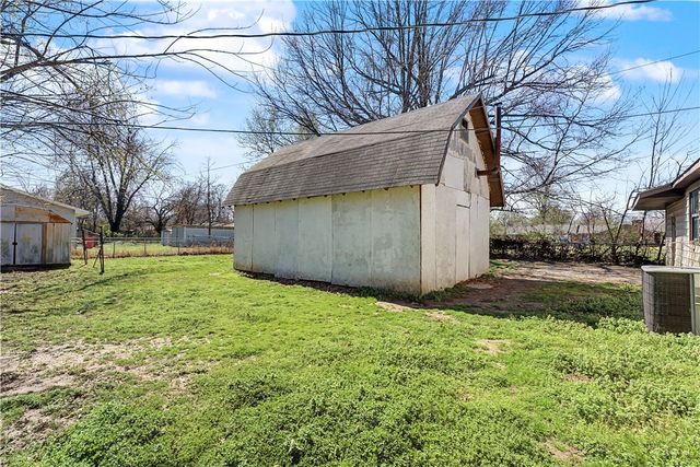 1825 McRay Avenue, Springdale, AR 72762