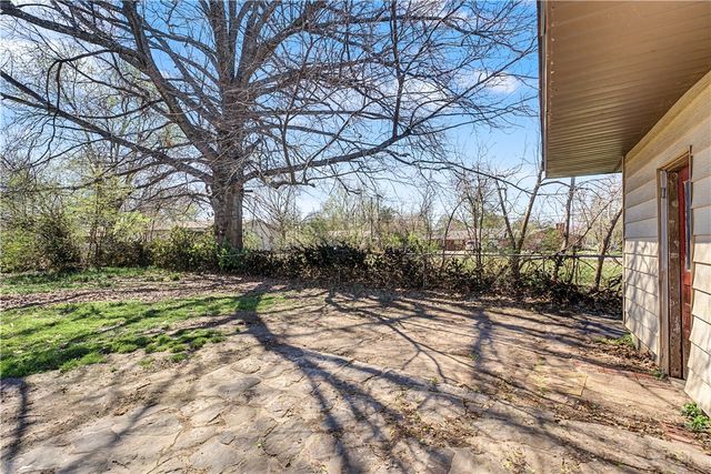 1825 McRay Avenue, Springdale, AR 72762