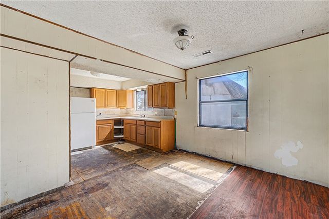 1825 McRay Avenue, Springdale, AR 72762