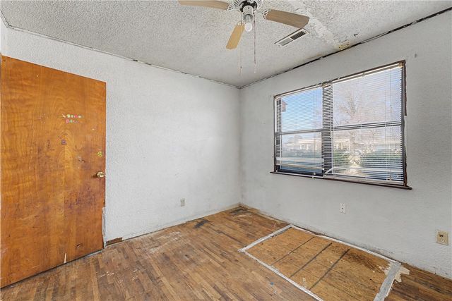 1825 McRay Avenue, Springdale, AR 72762