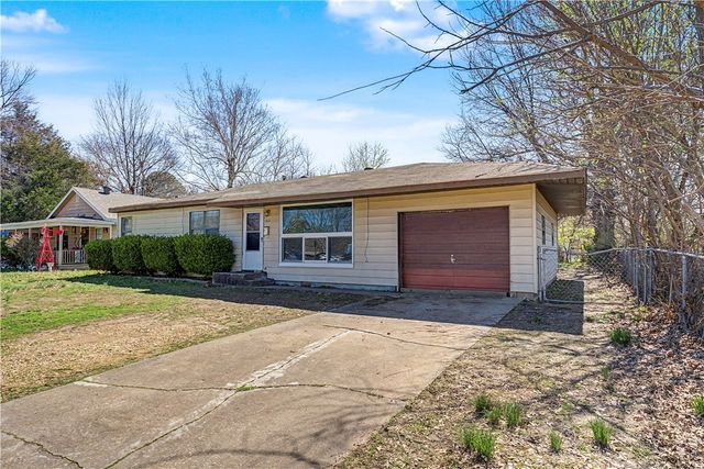 1825 McRay Avenue, Springdale, AR 72762