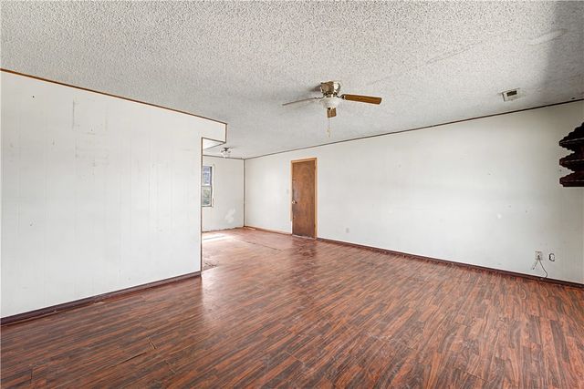 1825 McRay Avenue, Springdale, AR 72762