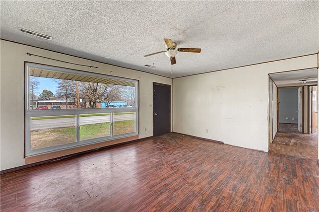 1825 McRay Avenue, Springdale, AR 72762