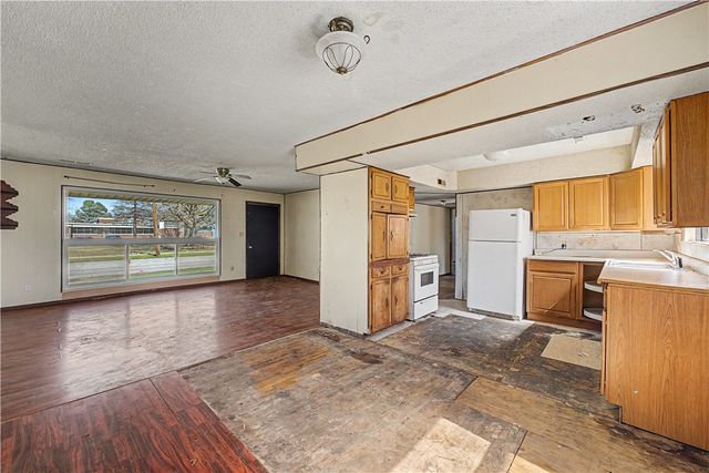 1825 McRay Avenue, Springdale, AR 72762