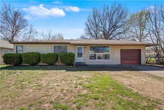1825 McRay Avenue, Springdale, AR 72762