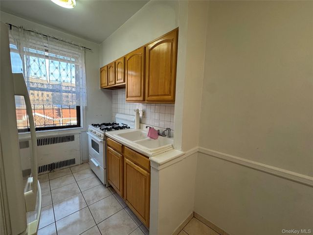 43-30 44th Street 3F, Sunnyside, NY 11104