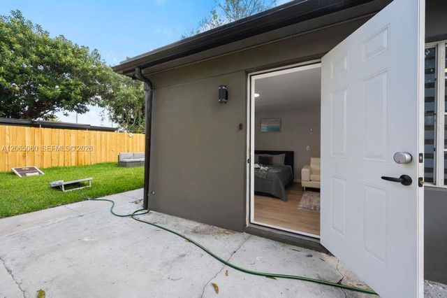 213 Columbus Pkwy 2, Hollywood, FL 33021