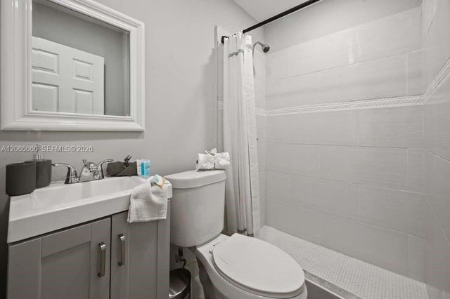 213 Columbus Pkwy 2, Hollywood, FL 33021